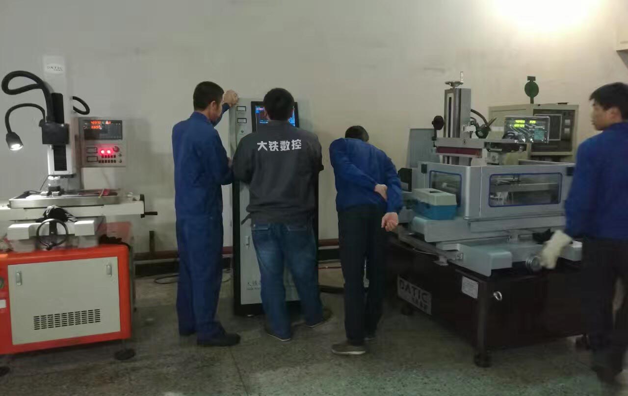 線切割機床現(xiàn)場操作培訓照片
