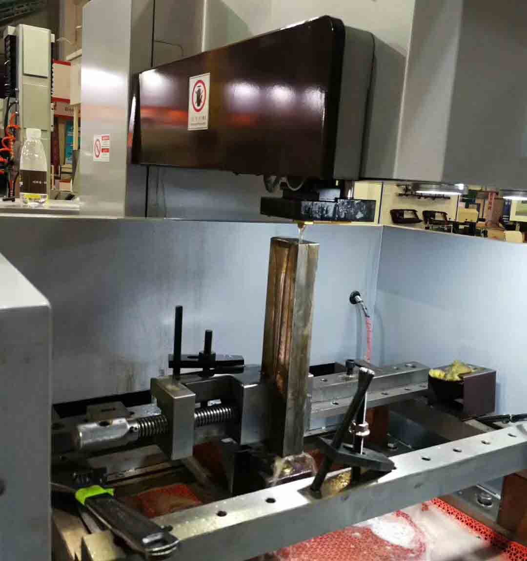 廣東大鐵東莞模具制造機(jī)械展現(xiàn)場300高修刀